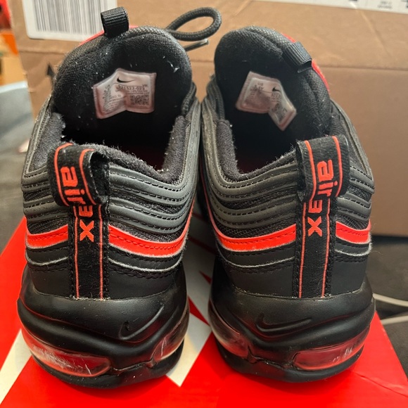 5.5y GS NIKE AIR MAX RED AND BLACK USED - Picture 2 of 5